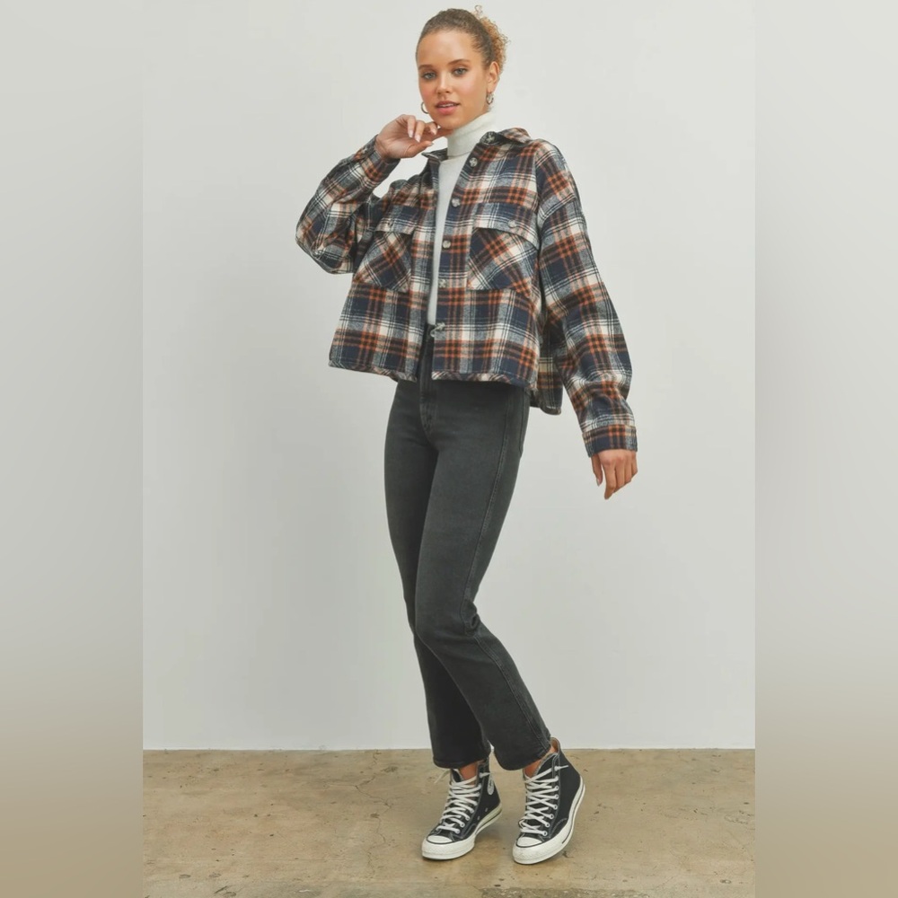 Plaid Flannel Cropped Shacket Jacket - Picture 4 of 8